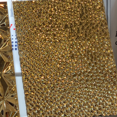 320MM 30MMのステンレス鋼の蜜蜂の巣のパネル ミラーは浮彫りにされた銀製の金のアルミニウム電流を通されたパネルの壁を押した