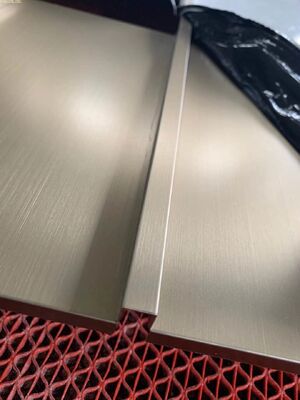 お買い得 Ss201 304 316L工場タイルの仕切りの付属品のための注文のChromeの黄褐色の金属片のボーダー端のトリム オンライン