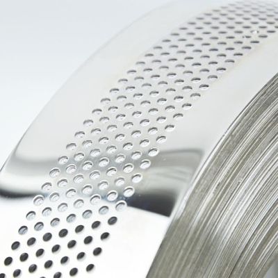 お買い得 Antirustパンチ ミラーの磨かれたステンレス鋼のストリップのコイルJIS 304 オンライン