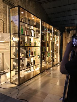 お買い得 バーテーブル ワインキャビネット ハイフットパーティションキャビネット オンライン