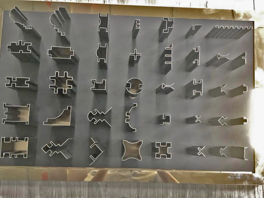 良い値段 ブラシをかけられる0.8mm 2.0mmのステンレス鋼のトリム ストリップのPolyshaped PVDのコーティングのローズの金の黒い銀製 オンライン